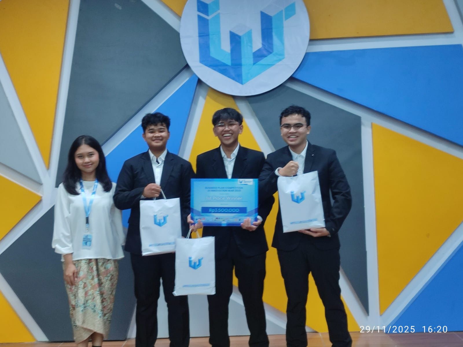 Santri Kafila Fullday Raih Juara 1 di Universitas Indonesia